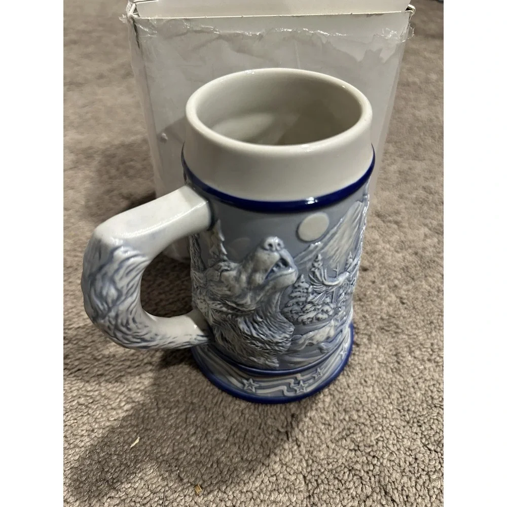 The Gray Wolf Stein American Animal Series Tom O'Brien 2000 3D Avon Limited